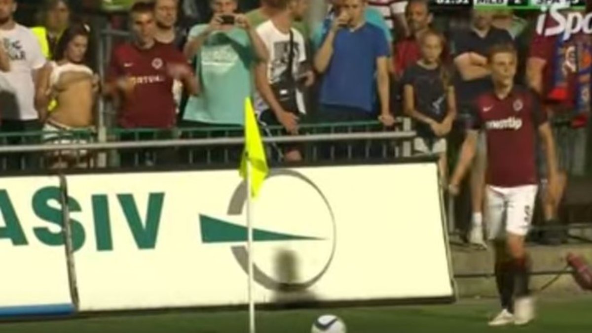 Τα “πέταξε” στο κόρνερ για να του αποσπάσει την προσοχή! (VIDEO)