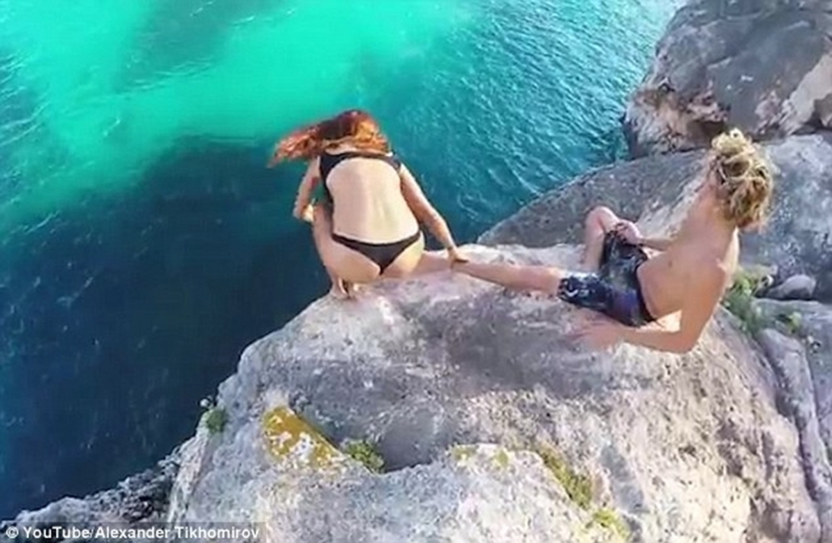 Γλίστρησε στα βράχια και προσπάθησε να κρατηθεί από το αγόρι της – Δεν φαντάζεστε τι έκανε [vid]