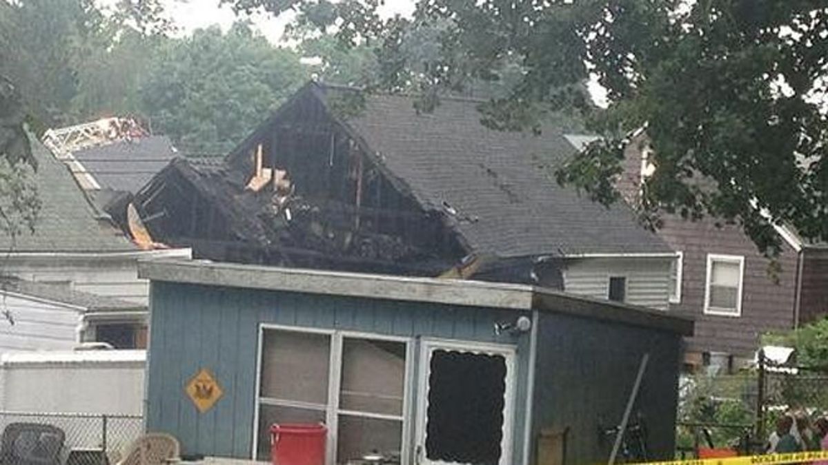 Αεροπλάνο έπεσε πάνω σε σπίτια στο Κονέκτικατ – 2 παιδιά ανάμεσα στους αγνοούμενους (ΦΩΤΟ και VIDEO)