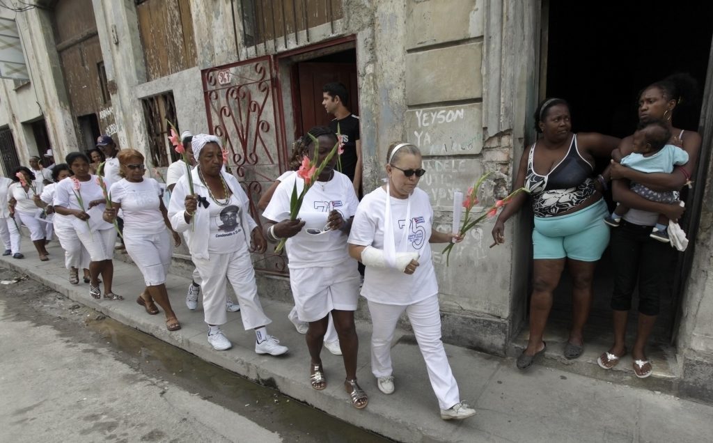 Οι "Κυρίες στα Λευκά" βγήκαν και πάλι στους δρόμους της Αβάνα. ΦΩΤΟ REUTERS