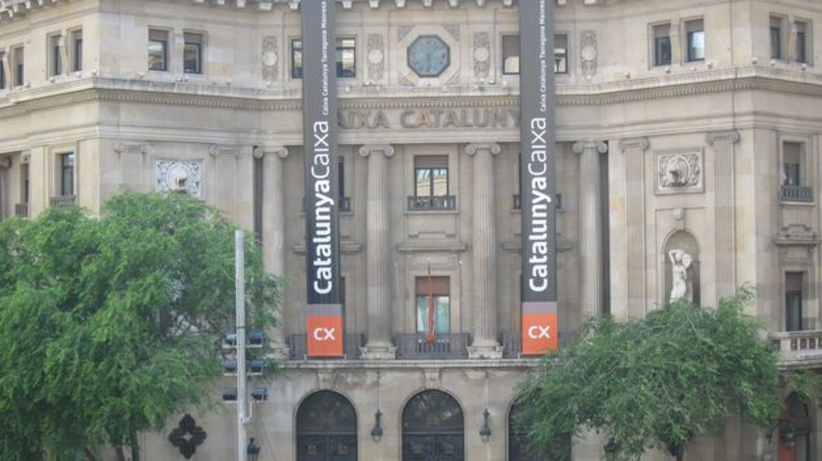 Μεγάλη τράπεζα θα απολύσει πάνω από 3.000 υπαλλήλους για να γίνει πιο “ελκυστική” στους επίδοξους αγοραστές