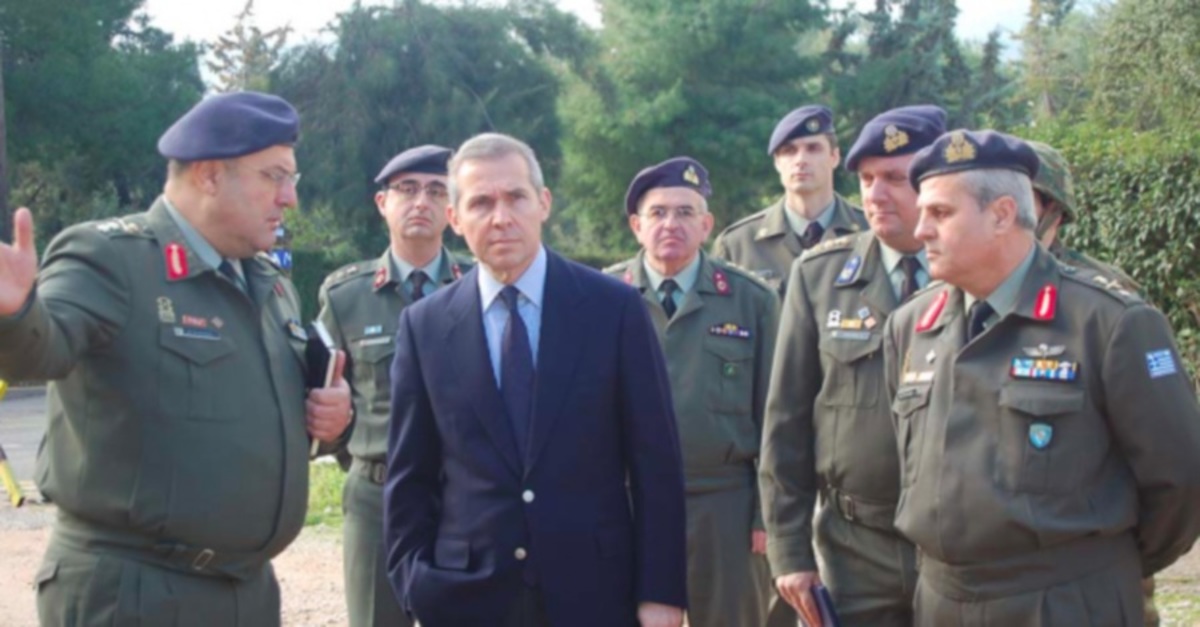Στη Σχολή Διαβιβάσεων ο Δαβάκης