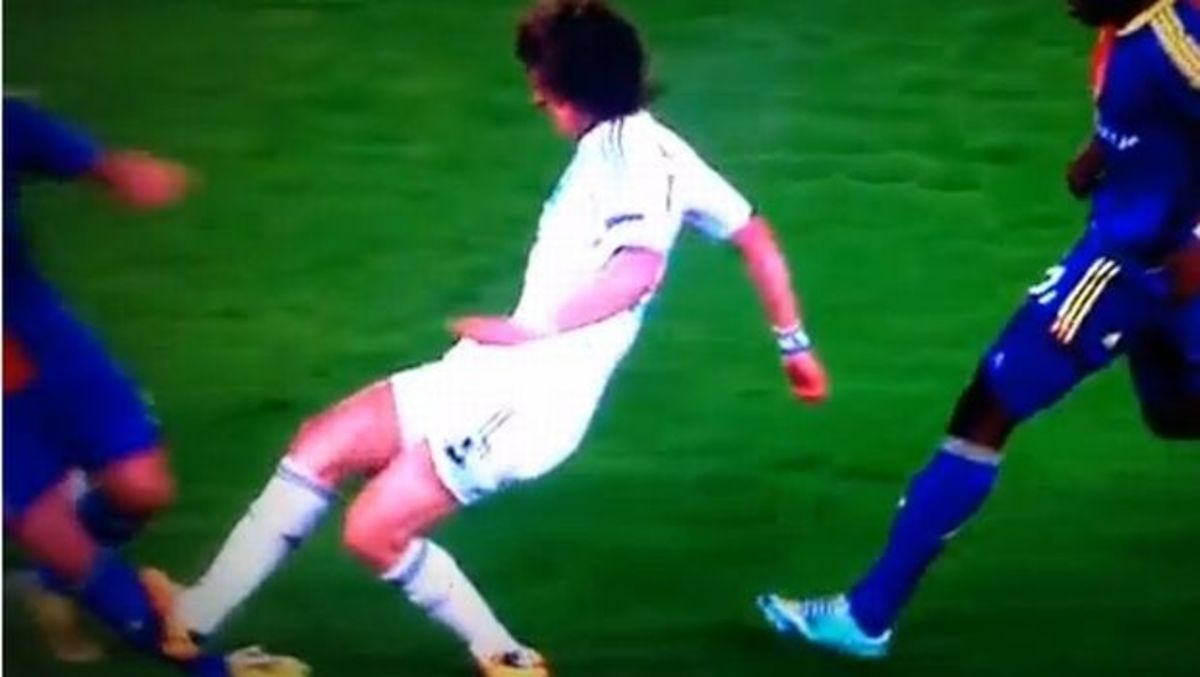 Το… δολοφονικό τάκλιν του Νταβίντ Λουίζ (VIDEO)