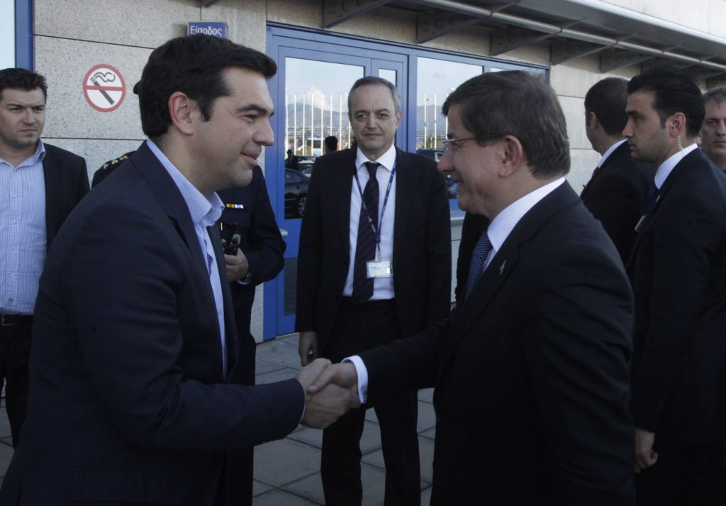 Το παρασκήνιο από τη συνάντηση Τσίπρα Νταβούτογλου στο αεροδρόμιο