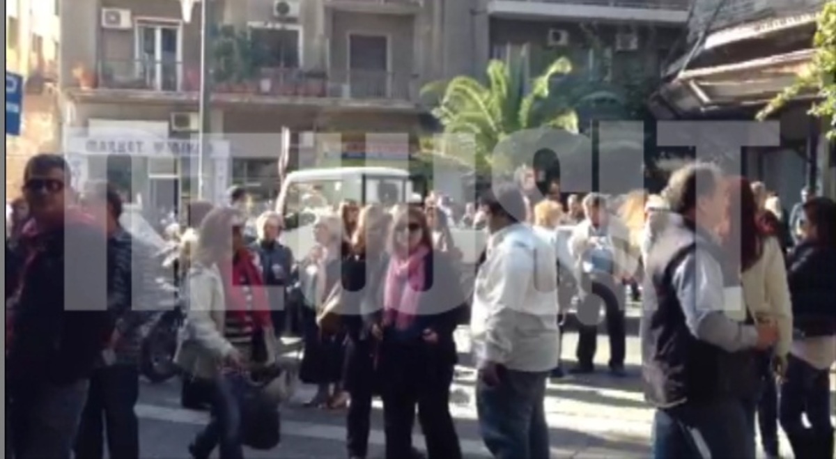 Κατέλαβαν το δημαρχείο Αθήνας