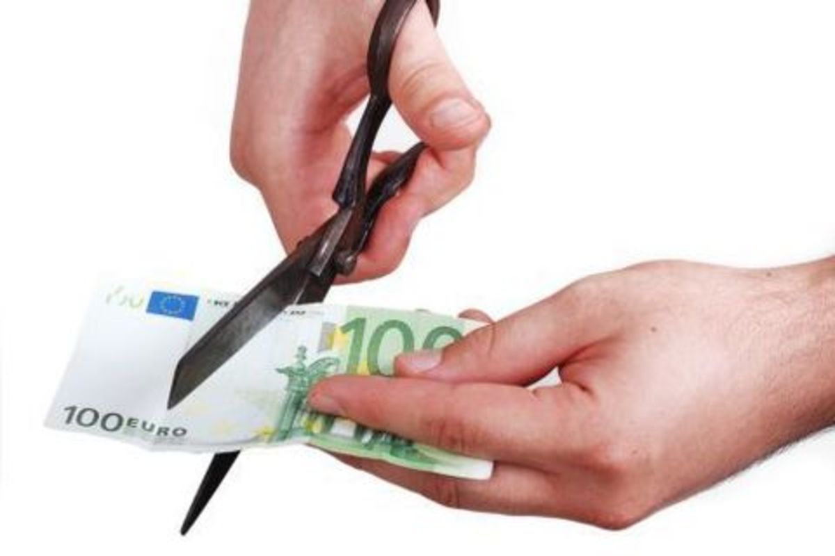 “Ψαλίδι” στις υπερωρίες και στα εκτός έδρας των εργαζομένων έβαλε και η ΔΕΗ