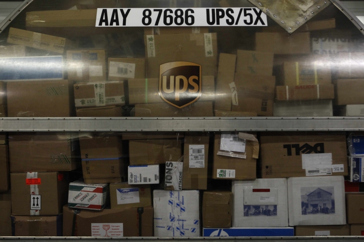 Συναγερμός και προειδοποιήσεις παγκοσμίως για τα ύποπτα δέματα