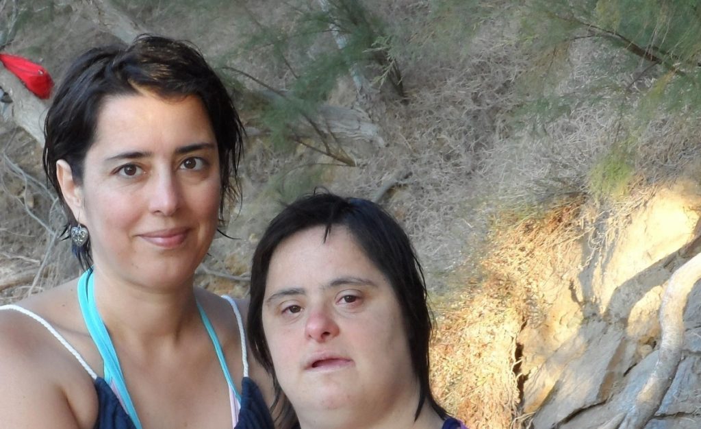 Χυδαία επίθεση από χρυσαυγίτη στη Μαρία Δεναξά: «Ποιο από τα δύο είναι το καθυστερημένο»;