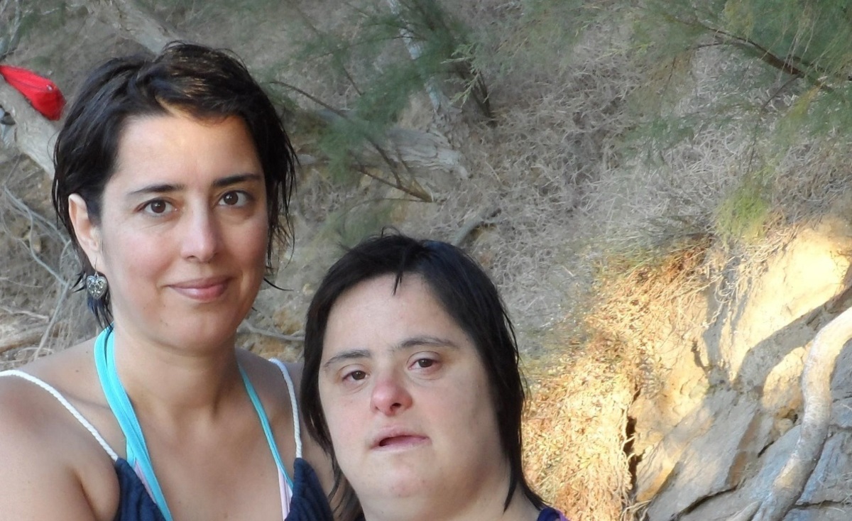 Χυδαία επίθεση από χρυσαυγίτη στη Μαρία Δεναξά: «Ποιο από τα δύο είναι το καθυστερημένο»;