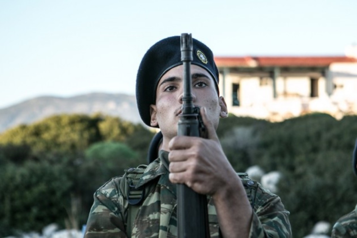 Ιστορίες από το Καστελόριζο που συγκίνησαν τον Δένδια