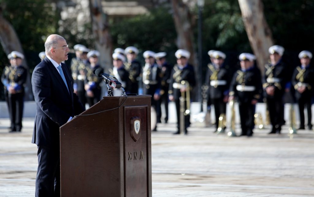 O Δένδιας κατά αποστράτων που συναντήθηκαν με την Χρυσή Αυγή