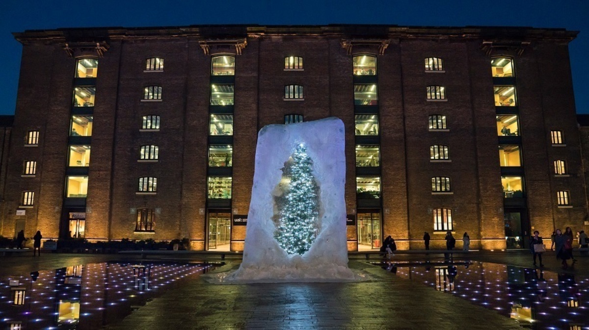 Το “παγωμένο” χριστουγεννιάτικο δέντρο που κλέβει την παράσταση! [pics]