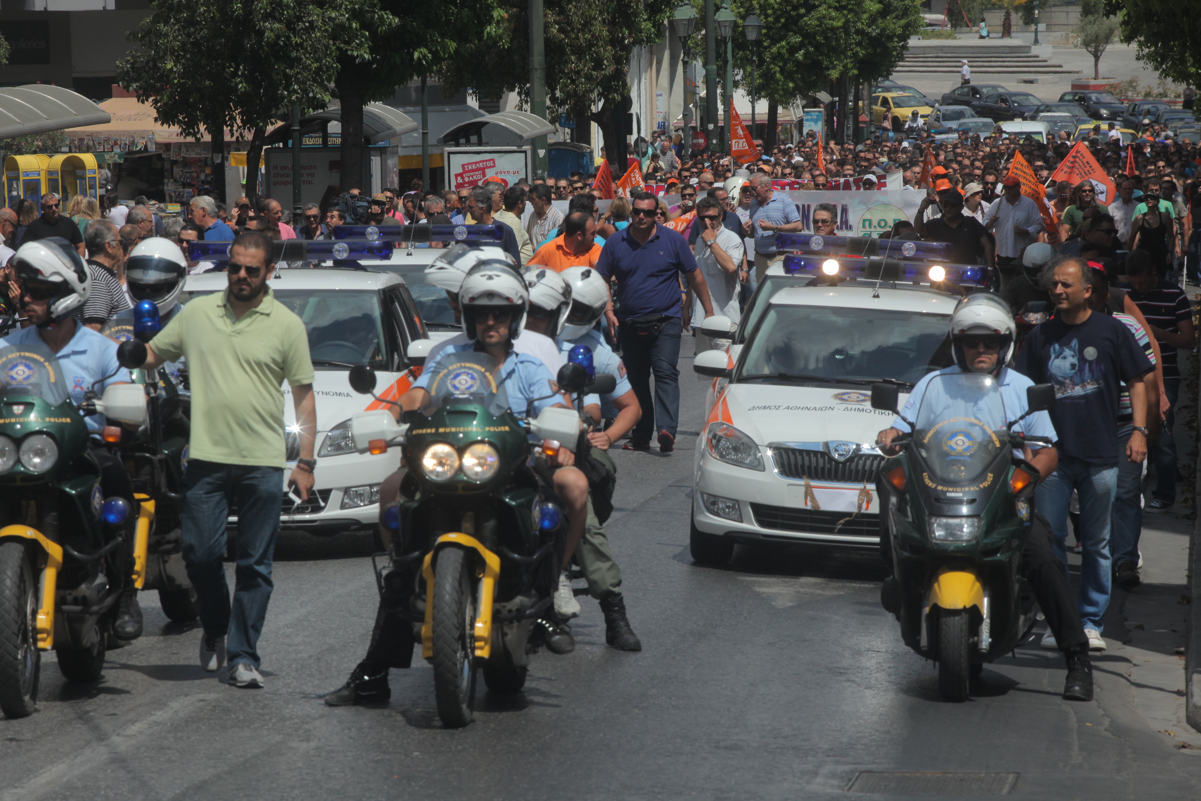 Πορεία έκαναν οι δημοτικοί αστυνομικοί στο κέντρο – ΦΩΤΟ