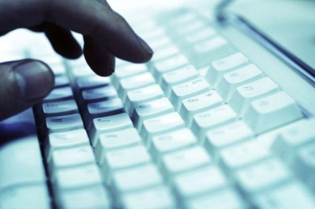 Συνελήφθη ο απατεώνας του διαδικτύου για τις “νιγηριανές κληρονομιές”