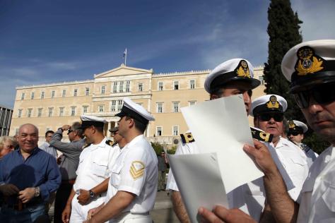 Ο “στρατός στους δρόμους” η κυβέρνηση στο κόσμο της – “Μάχη” για τις περικοπές στις ΕΔ