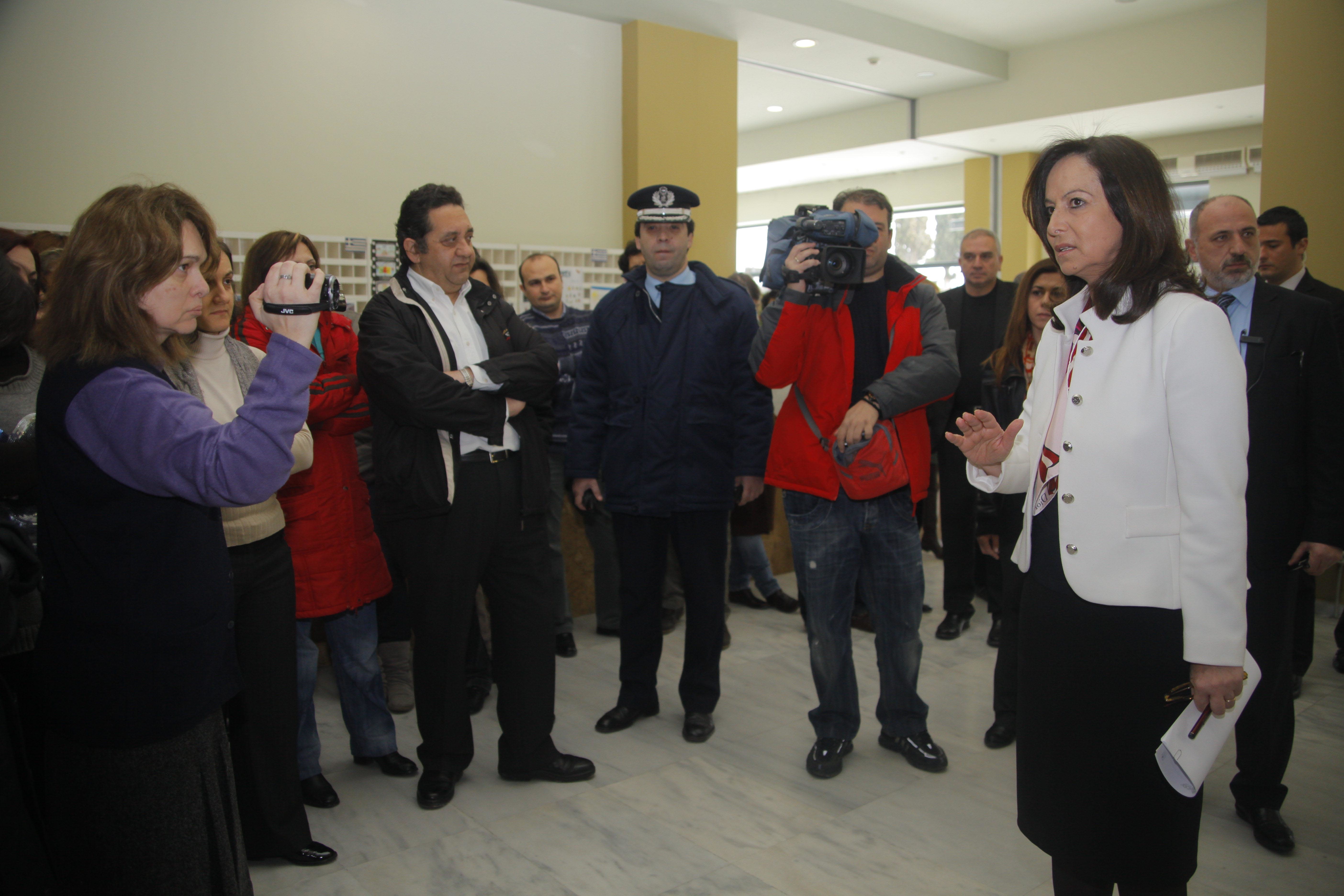 Γιούχαραν την Διαμαντοπούλου υπάλληλοι του Υπ. Παιδείας – ΒΙΝΤΕΟ