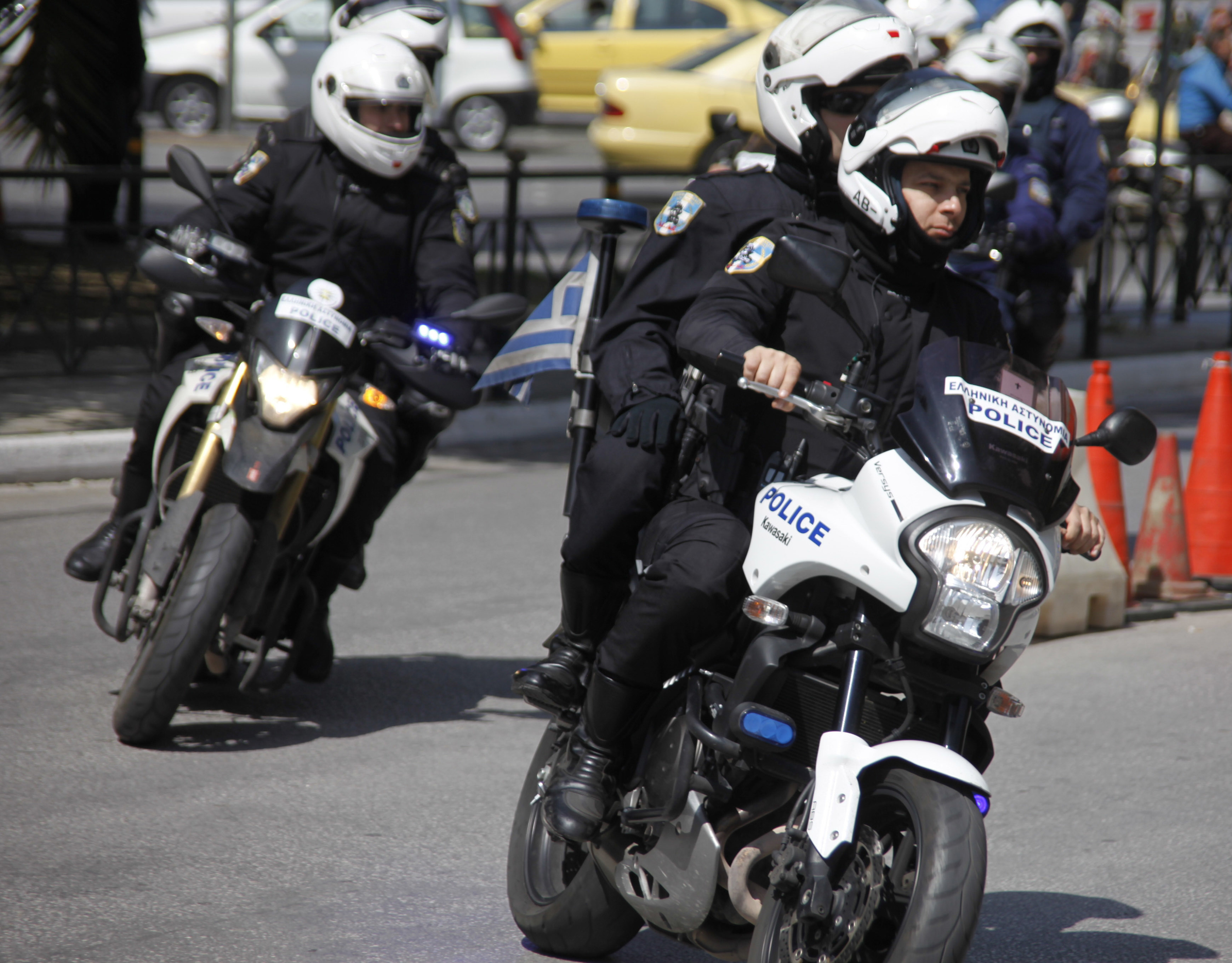 Την περίμεναν με όπλο έξω από την τράπεζα και της αφαίρεσαν πάνω από 11 χιλιάδες ευρώ