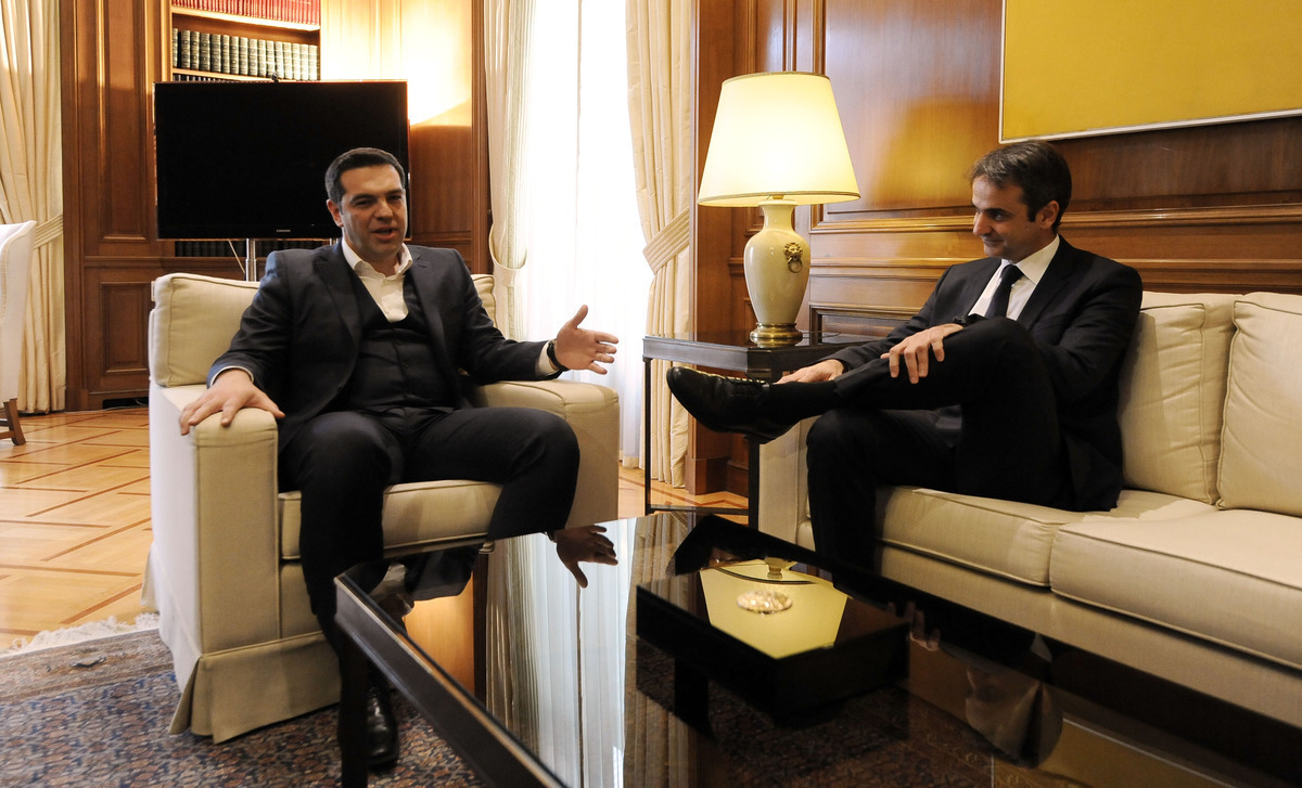 Οργή στη Νέα Δημοκρατία από τις διαρροές Μαξίμου μετά τη συνάντηση με Τσίπρα – Δεν ισχύουν οι διάλογοι θα είχε φύγει ο Κ. Μητσοτάκης