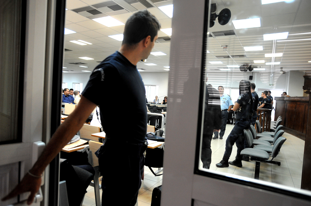Κλειστές τράπεζες: «Βερεσέ» από τα δικαστήρια σε όσους αφήνονται ελεύθεροι με εγγύηση