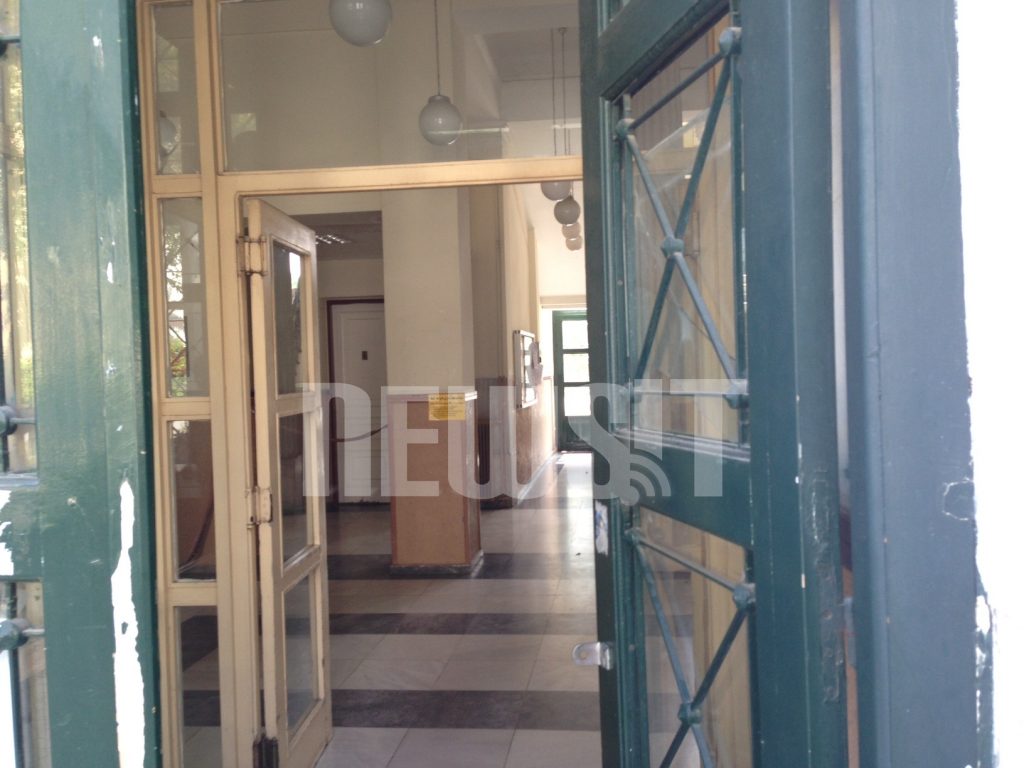 Με γραμματόσημο του 1€ έστειλαν το φάκελο βόμβα – Ερωτήματα για το σημείωμα υπέρ του Σακκά