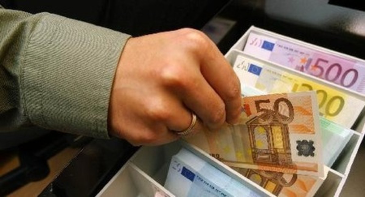 Financial Times: Να ποιά χώρα ”τραβάει” τις κυπριακές καταθέσεις