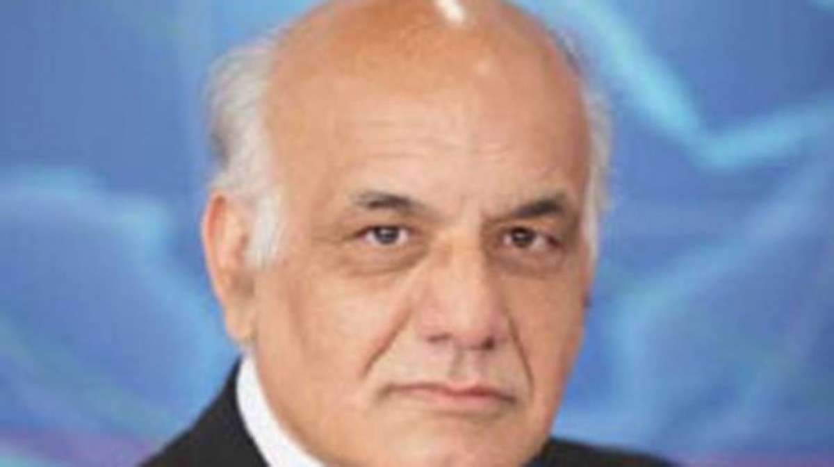 Ο δημοσιογράφος που ενόχλησε τους απόστρατους της ΧΑ τώρα ζωντανά στο Onalert