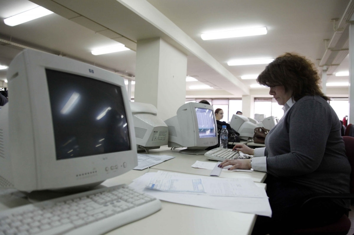 Η κυβέρνηση ψάχνει εναγωνίως χρήματα για το εφάπαξ στο Δημόσιο – Σκέψεις για ομόλογα