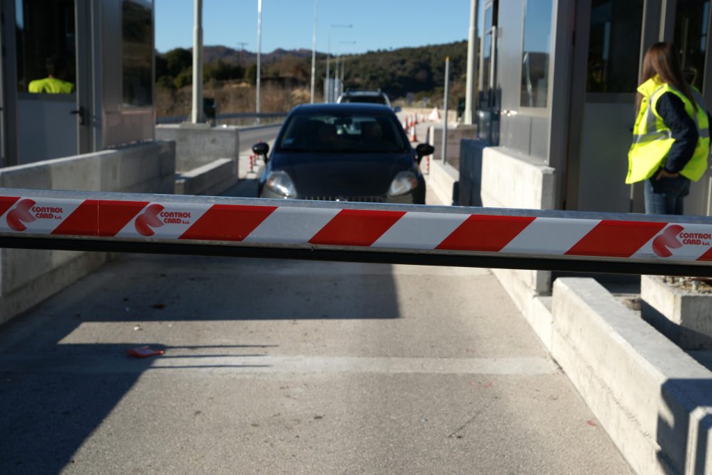 Συγκέντρωση διαμαρτυρίας στον κόμβο Βαρυμπόμπης για τα διόδια