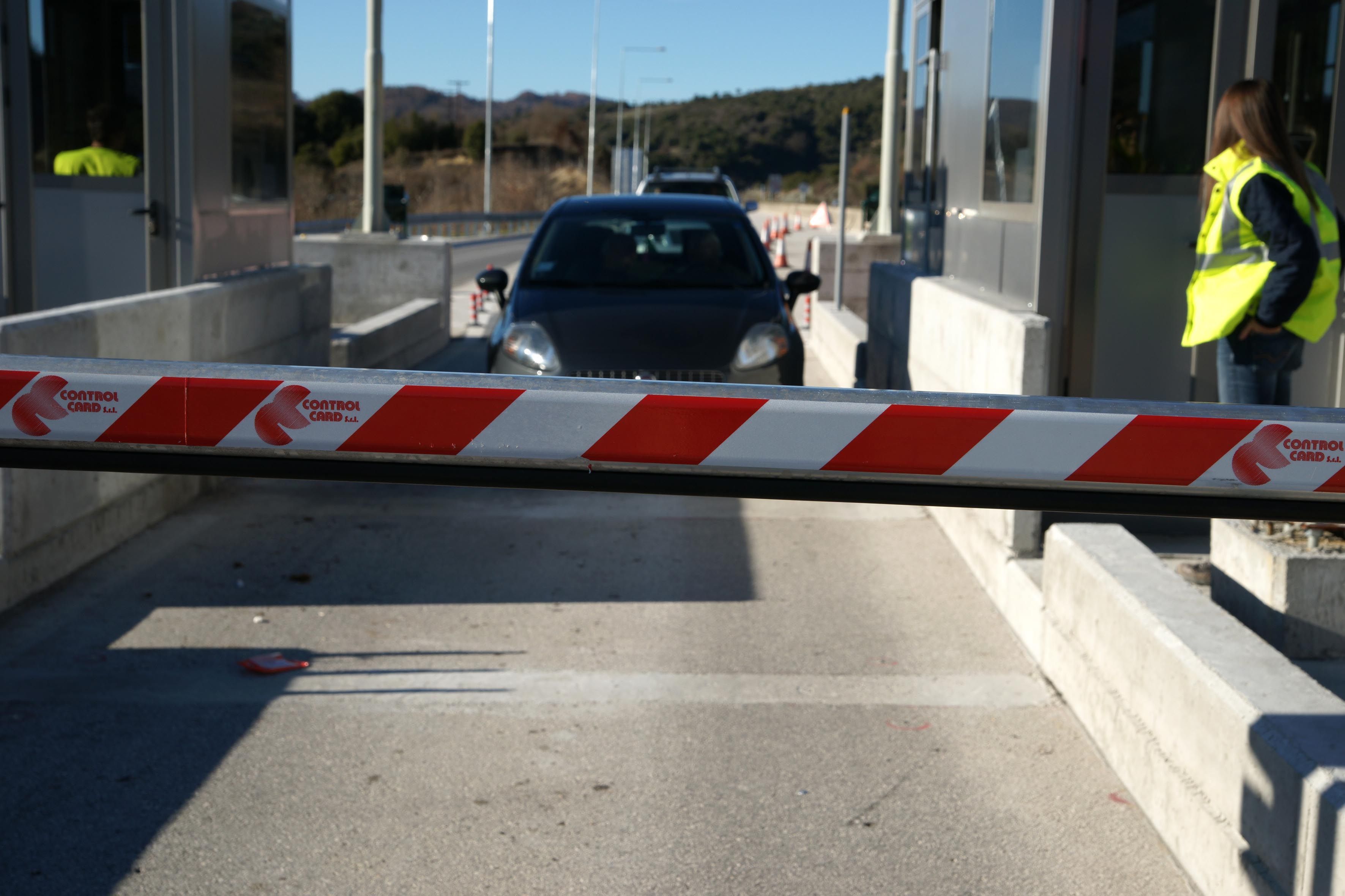 Συγκέντρωση διαμαρτυρίας στον κόμβο Βαρυμπόμπης για τα διόδια