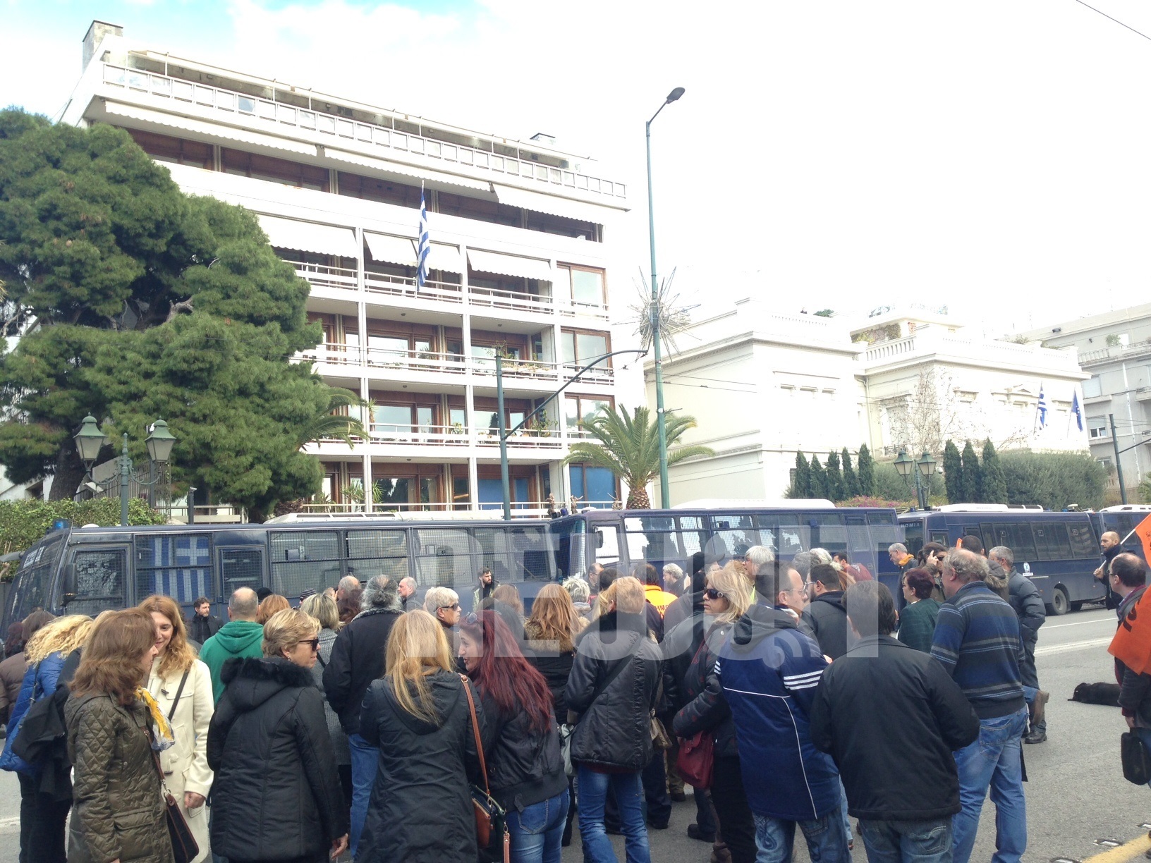 Κόλαση το κέντρο της Αθήνας από την πορεία της ΠΟΕ - ΟΤΑ και της ΟΛΜΕ