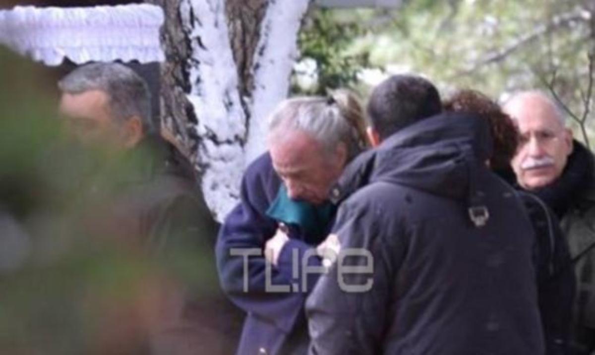 Ράκος στην  κηδεία της αγαπημένης του ο σύζυγος της Αγγελικής Αλεξιάδου