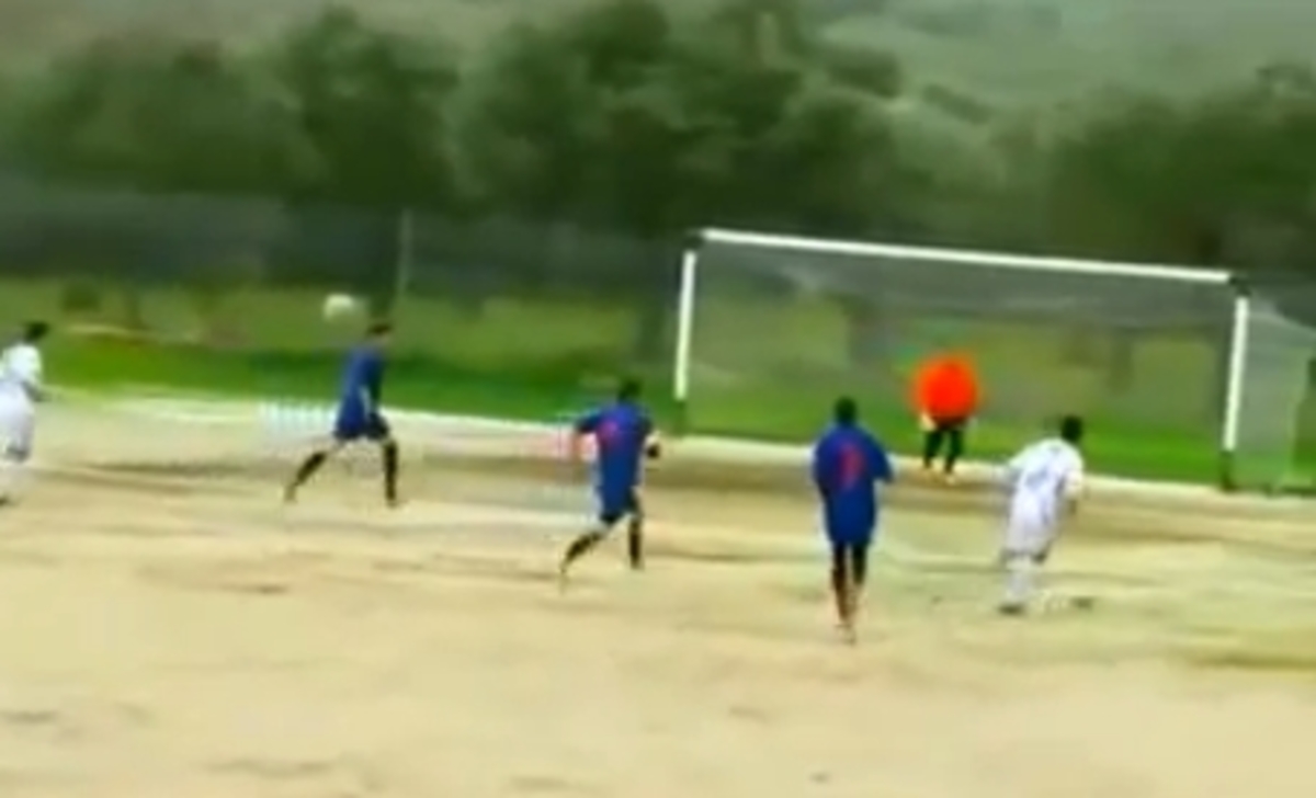 Τετραπλό δοκάρι! – Απίστευτη φάση σε αγώνα τοπικού πρωταθλήματος (VIDEO)