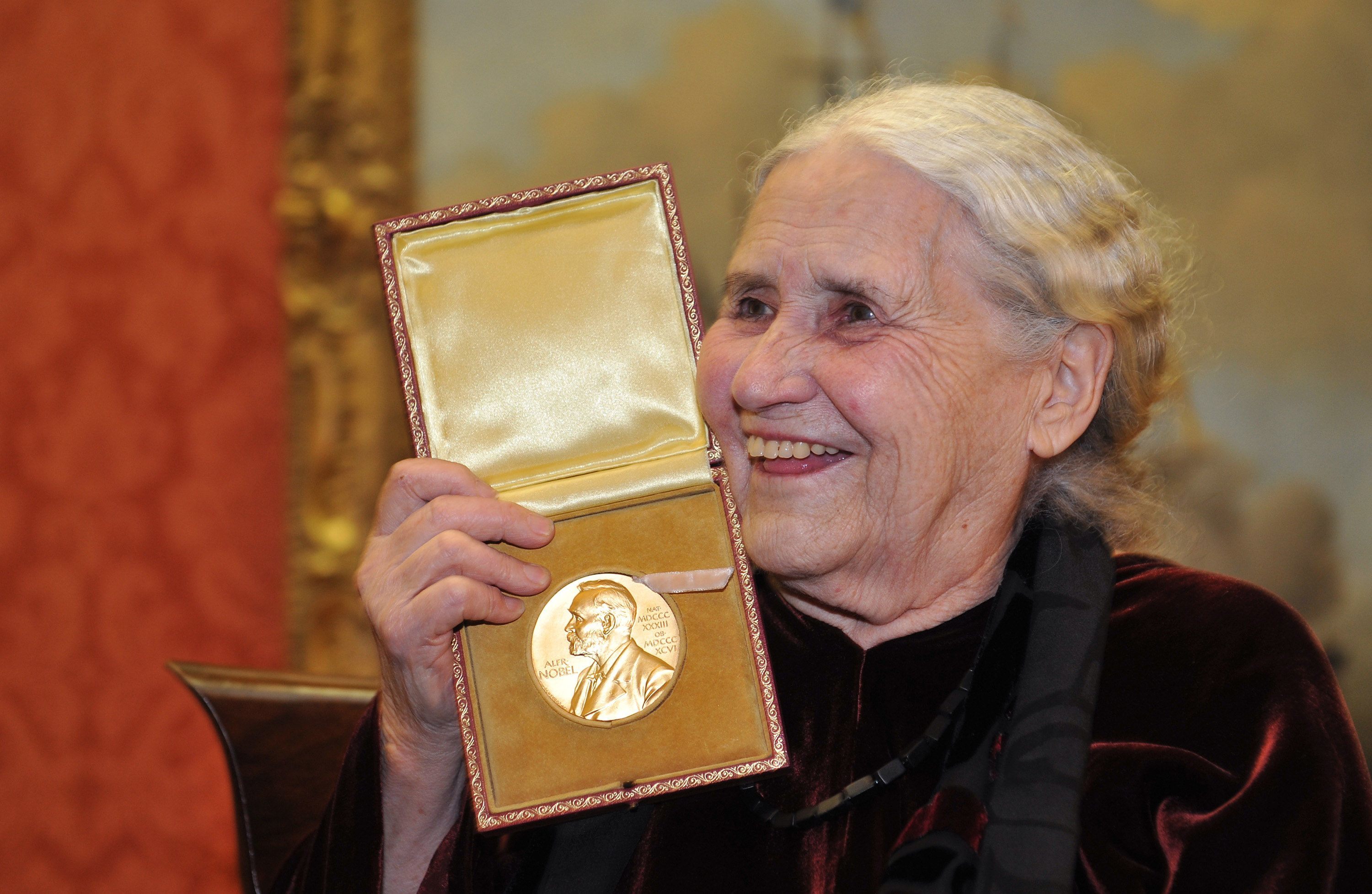 Нобелевская премия женщина дважды