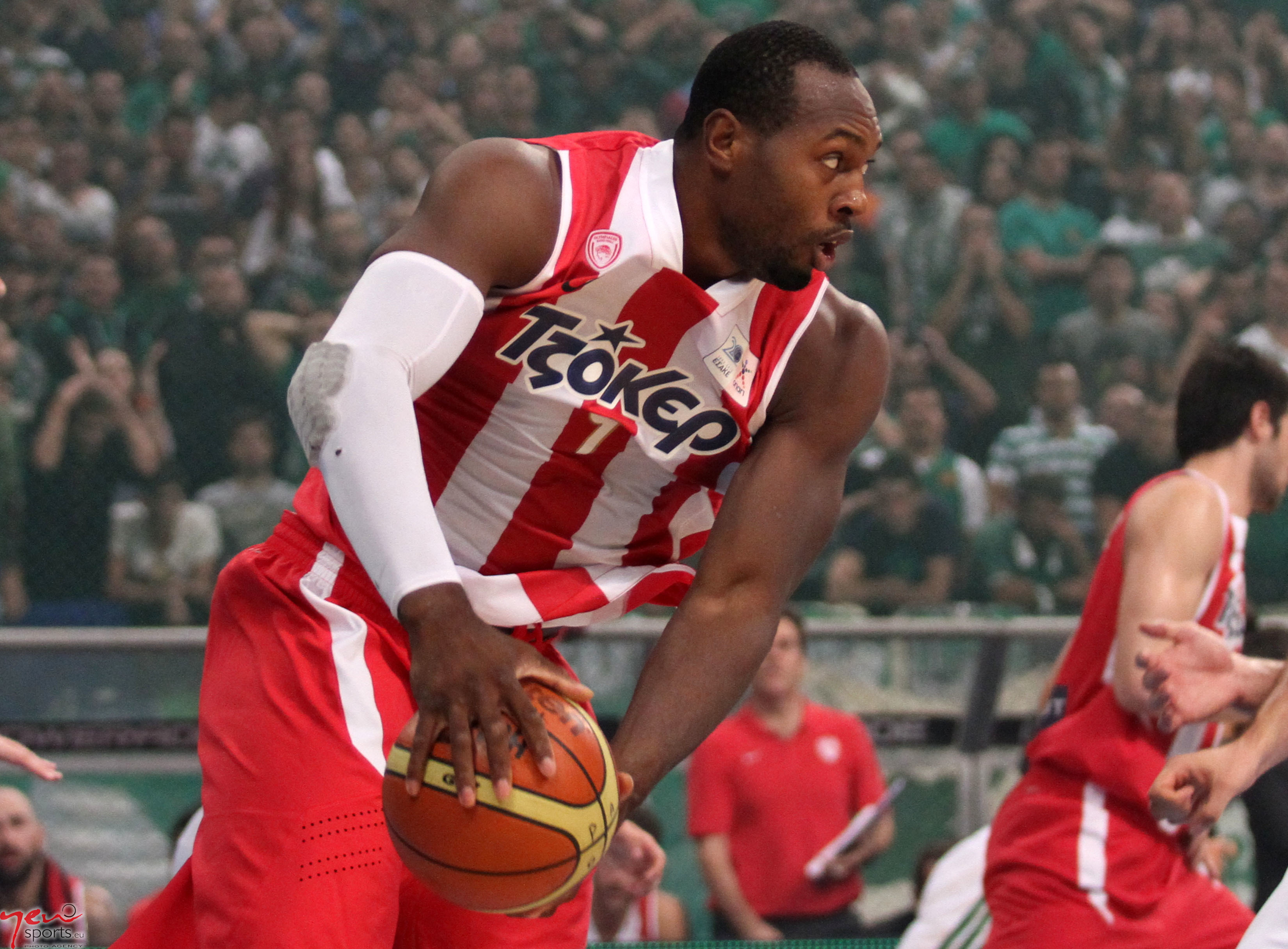 Ο Τζόι Ντόρσεϊ με την φανέλα του Ολυμπιακού