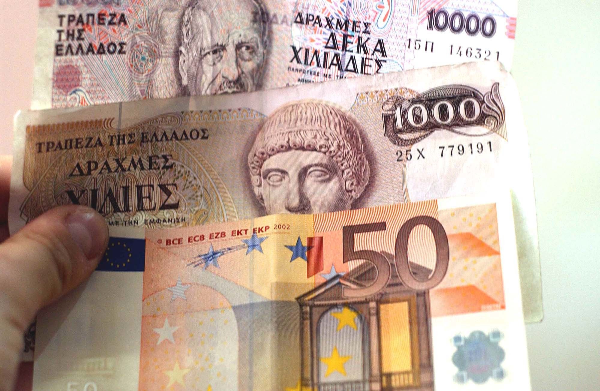 “Η μόνη ευκαιρία της Ελλάδας να σταθεί στα πόδια της είναι να επιστρέψει στη δραχμή”