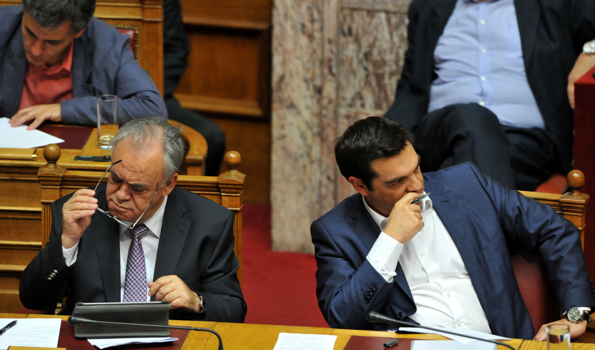“Φτερά” κάνουν οι καταθέσεις – Πάνω από 1 δισ. ευρώ μόνο σήμερα – Η αισιοδοξία Δραγασάκη