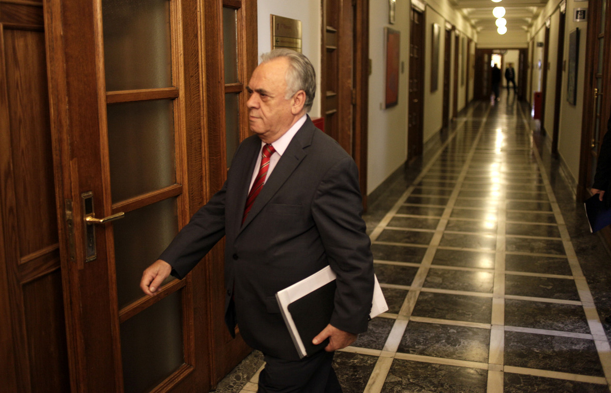 Σε εξέλιξη σύσκεψη Δραγασάκη τραπεζιτών