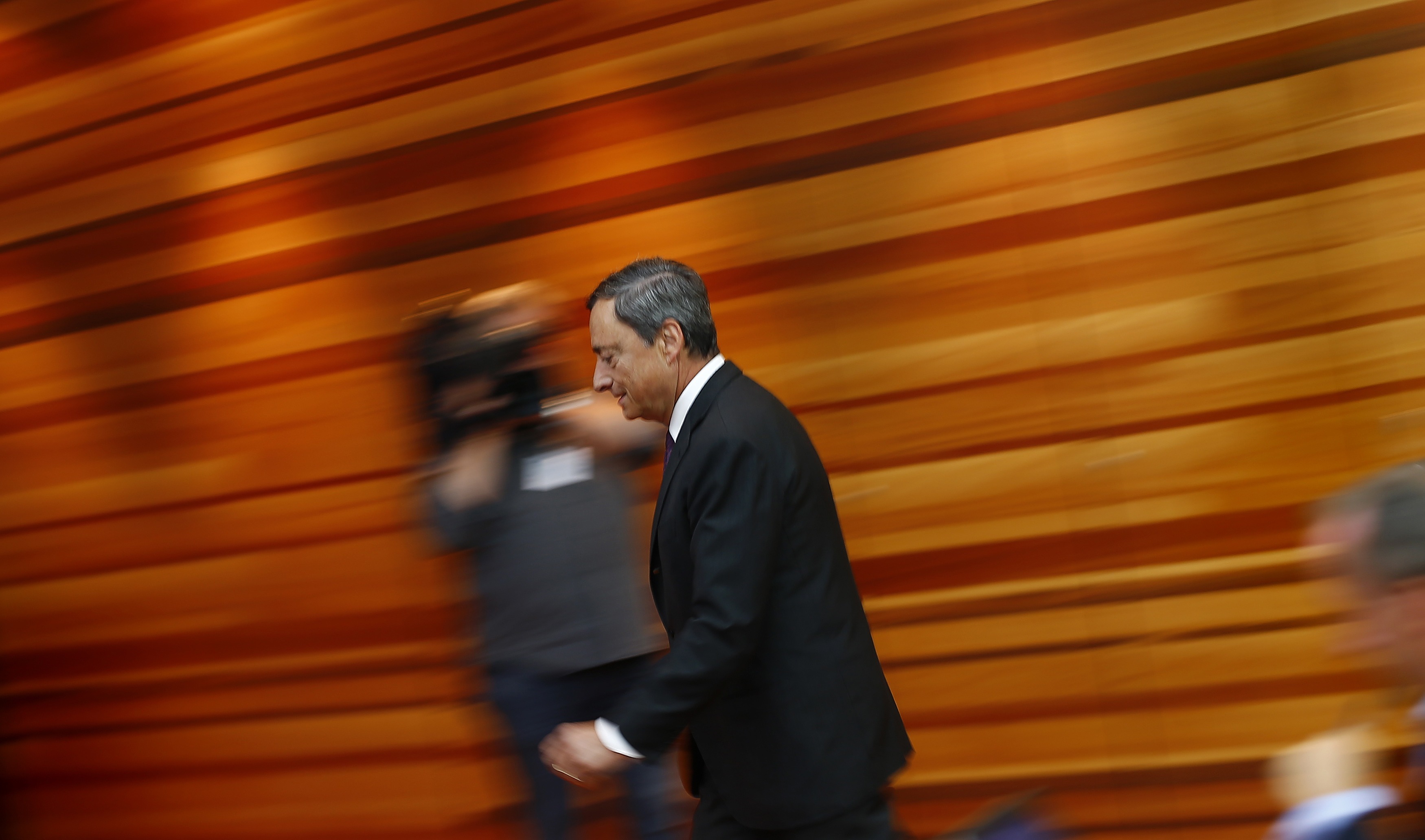 Bloomberg: Ο Σαμαράς έπεσε πάνω στο ”οδόφραγμα” Ντράγκι