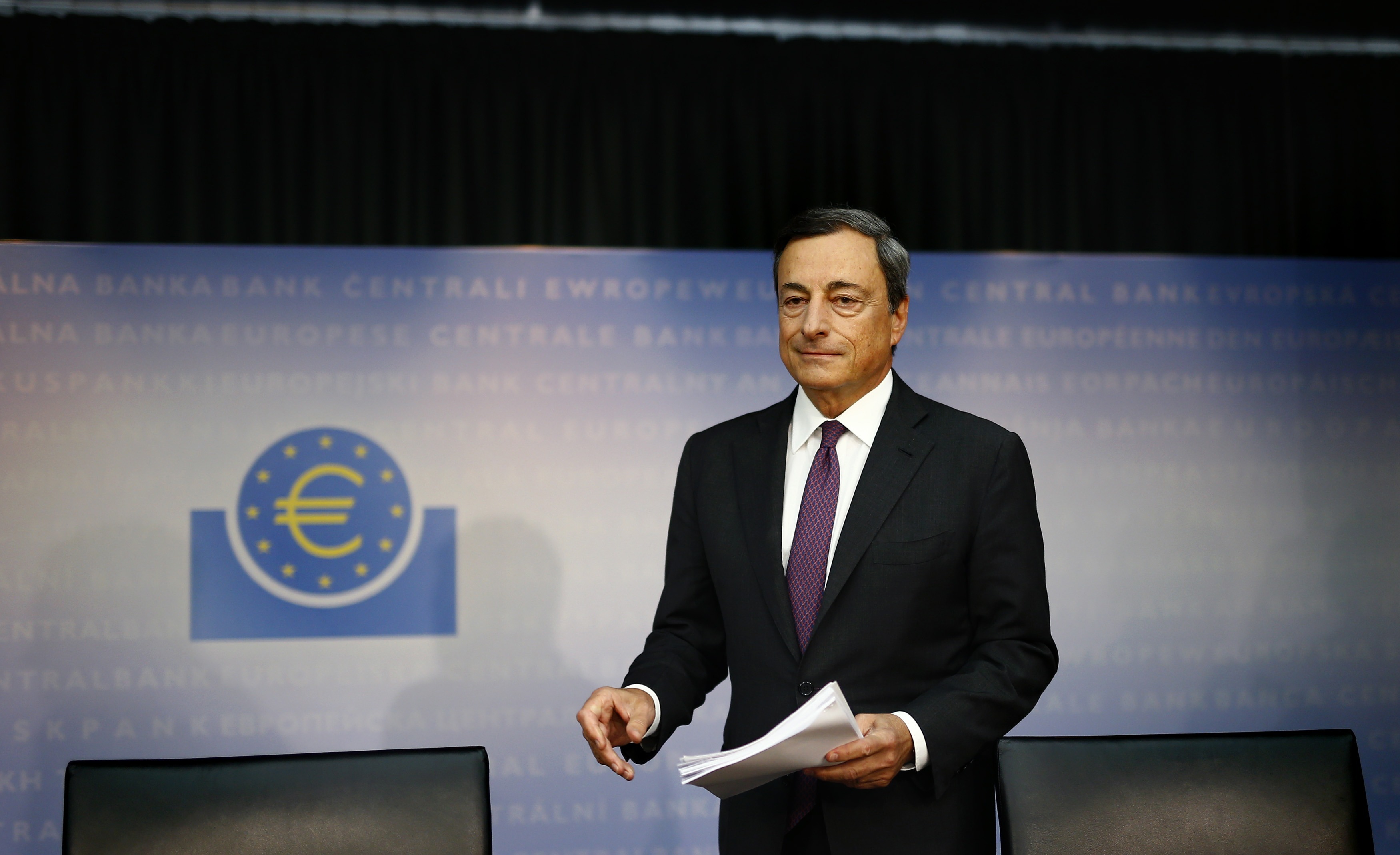 Deutsche Welle: Eλληνικά σκουπίδια θέλει να αγοράσει o Ντράγκι