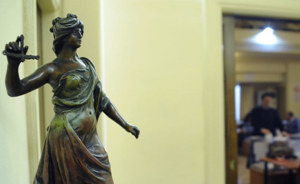 Αντισυνταγματική η υποχρεωτική ασφάλιση των ασκούμενων δικηγόρων