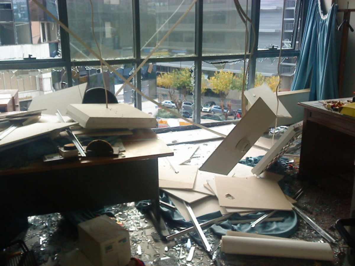 Ολοκληρωτική καταστροφή στο Διοικητικό Πρωτοδικείο – Βίντεο και φωτογραφίες από το εσωτερικό!