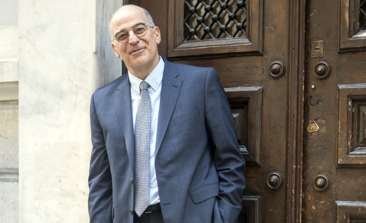 Νίκος Δένδιας: «Έπαθα σοκ όταν έχασα τα μαλλιά μου. Έβαζα μια ρουμανική κρέμα που μύριζε απαίσια»!