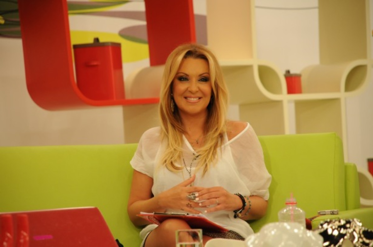 Ποιος επιστρέφει στο Μες στην καλή χαρά;