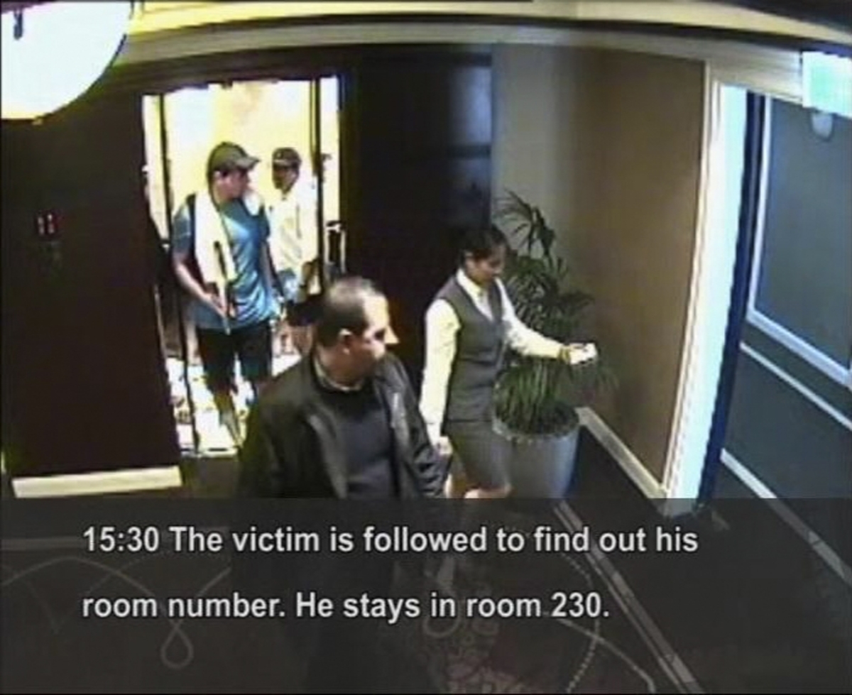 Εικόνα από το βίντεο που δείχνει το θύμα να μπαίνει στο ασανσέρ του ξενοδοχείου στο Ντουμπάι. ΦΩΤΟ REUTERS