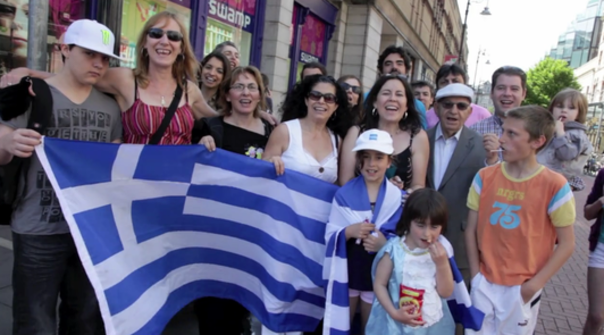 Χόρεψαν ελληνικούς χορούς στο κέντρο του Δουβλίνου ως ένδειξη αλληλεγγύης προς τους Έλληνες – ΒΙΝΤΕΟ