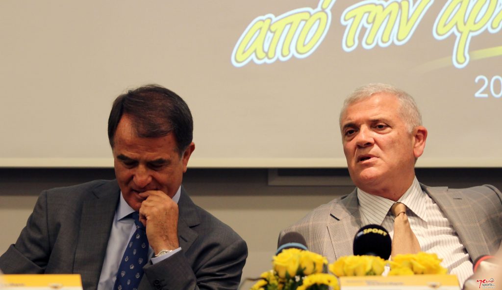 Ομιλία του Ντούσαν στους π[αίκτες της ΑΕΚ ΦΩΤΟ NEWSPORTS.