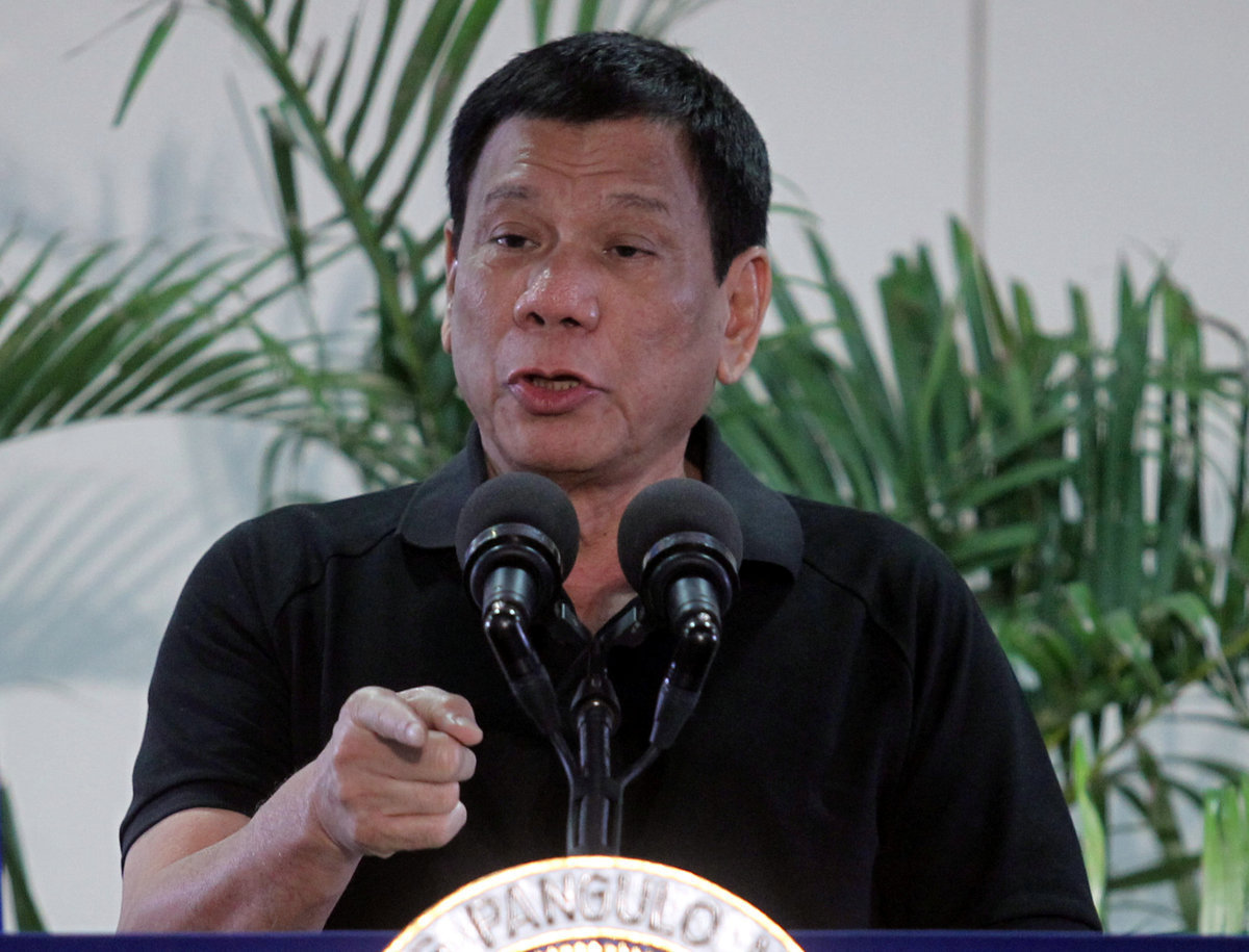 O “τιμωρός” πρόεδρος των Φιλιππίνων απαγορεύει το κάπνισμα – 3.600 νεκροί από τον ανελέητο “πόλεμο” στα ναρκωτικά