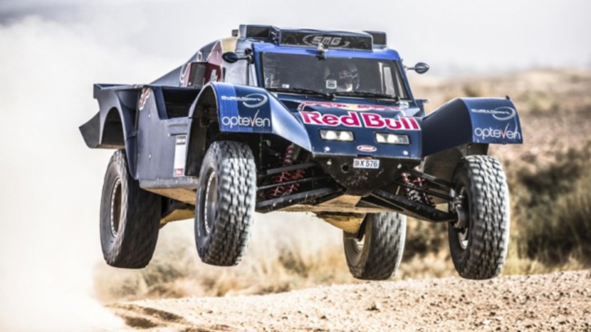 Rally Dakar: Aνατροπών συνέχεια, με τον Sainz να περνά στην πρώτη θέση (VIDEO)