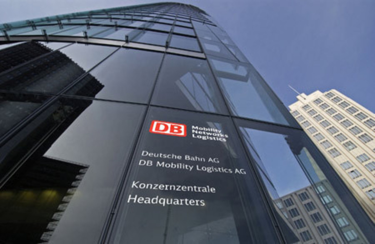 Κλυδωνίζεται επικίνδυνα ο γερμανικός κολοσσός Deutsche Bank