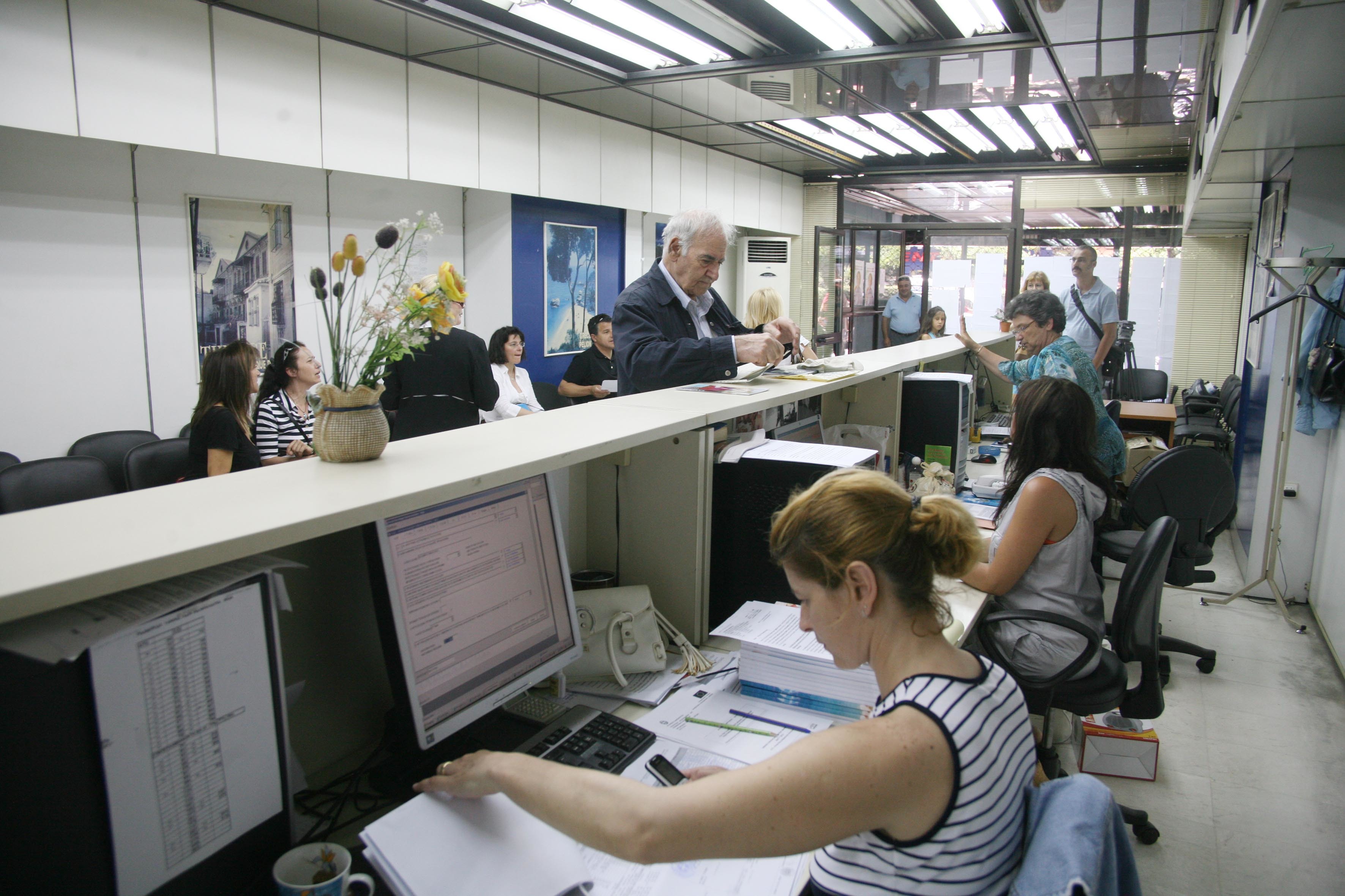 15.000 μετατάξεις – 35.000 απολύσεις φέρνει ο “Καλλικράτης”